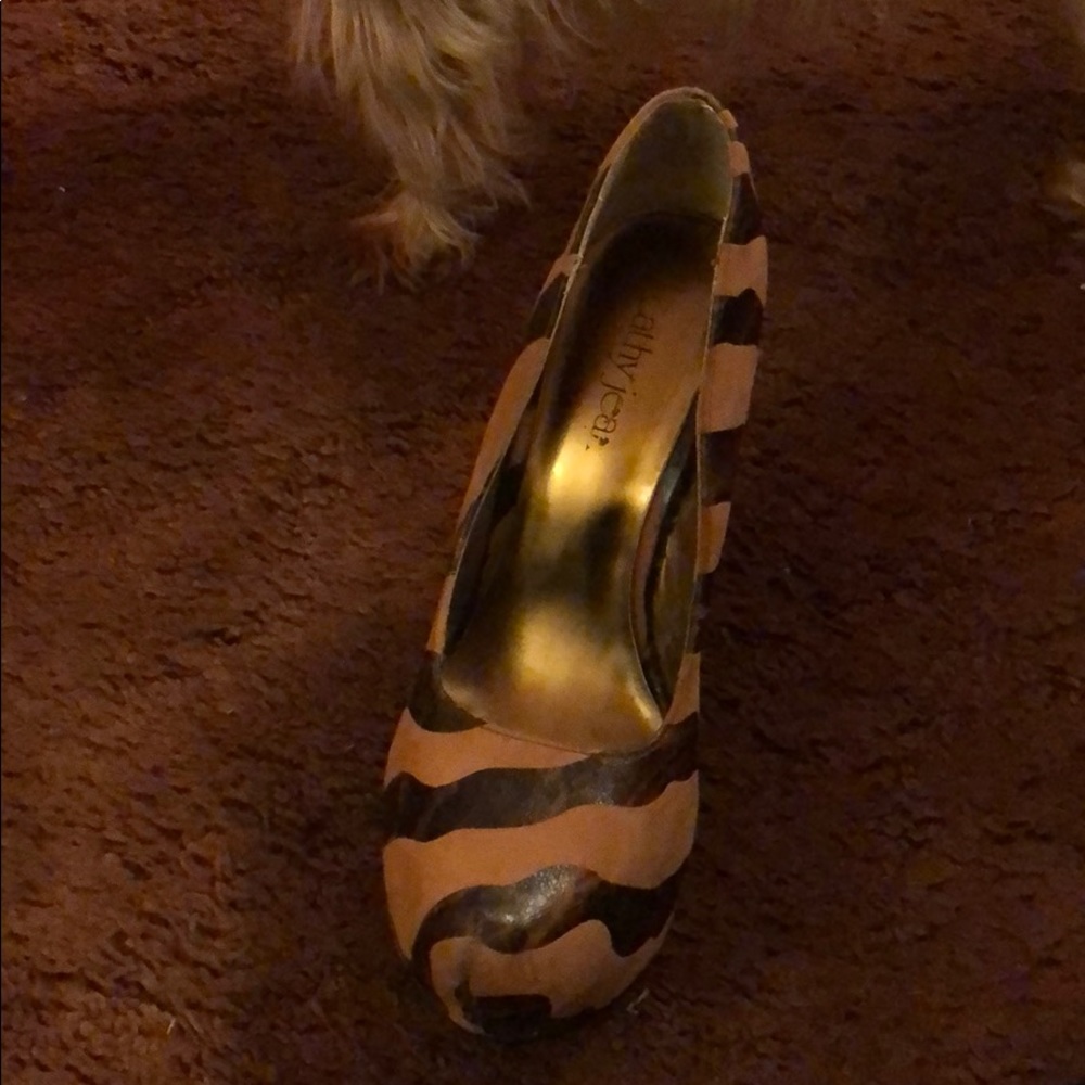 6” wedge zebra print classy